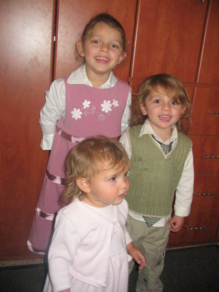 kids rosh hashanah 5766 015.jpg